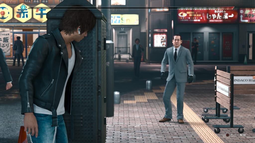 Yagami uses stealth to gain information on his investigation.